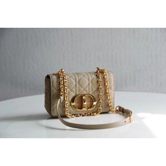 Borsa Caro piccola Dior in pelle di vitello Cannage Beige Replica qualità specchio Replica Perfette Borsa Caro piccola Dior in pelle di vitello Cannage Beige imitazioni