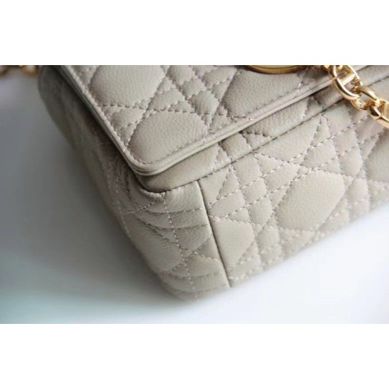 Borsa Caro piccola Dior in pelle di vitello Cannage Beige Replica qualità specchio Replica Perfette Borsa Caro piccola Dior in pelle di vitello Cannage Beige imitazioni
