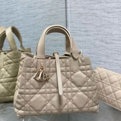 Borsa Replica 1:1 Dior Toujours Media In Vitello Macrocannage Beige qualità specchio Replica Perfette Borsa 1:1 Dior Toujours Media In Vitello Macrocannage Beige imitazioni