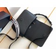 Imitazione Borsa a tracolla Prada con patta nera granulata