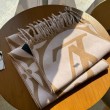 LV M79213 Sciarpa medaglione LV Beige