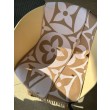 LV M79213 Sciarpa medaglione LV Beige