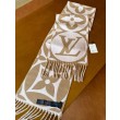 LV M79213 Sciarpa medaglione LV Beige