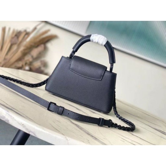 Replica Perfette Borsa mini Louis Vuitton Capucines East-West M23955 Nera imitazioni