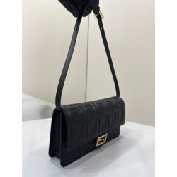 Portafoglio baguette Fendi con catena Borse Replica Fendi nera