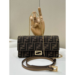 Portafoglio baguette Fendi su catena Borse Firmate Replica Fendi ricamo FF Marrone