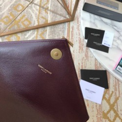 YSL Saint Laurent Medium College Monogram Borse a Tracolla Granulato Matelasse Chiaretto YSL Saint Laurent Medium College Monogram Borse a Tracolla Granulato Matelasse Chiaretto