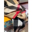 Pari all'originale replica Burberry scialle classico in cashmere con motivo check grande 60 x 180 rosa