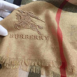 Dupe falso Scialle in cashmere lurex bling Burberry 90 x 200 imitazioni perfette Replica falso Scialle in cashmere lurex bling Burberry 90 x 200 Griffate