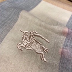 Replica Qualità superiore replica Sciarpa Burberry classica in cashmere con motivo tartan e ricamo cavallo 100 x 200 Griffate