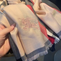 Dupe Dettagli perfetti Scialle Burberry in cashmere con motivo a rombi classico check 70 x 200 imitazioni perfette Replica Dettagli perfetti Scialle Burberry in cashmere con motivo a rombi classico check 70 x 200 Griffate