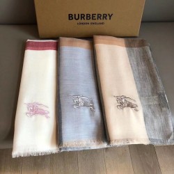 Dupe Pari all'originale replica Sciarpa Burberry classica in cashmere con motivo tartan e ricamo cavallo 100 x 200 imitazioni perfette Replica Pari all'originale replica Sciarpa Burberry classica in cashmere con motivo tartan e ricamo cavallo 100 x 200 Griffate