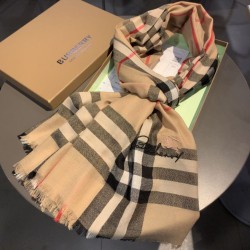 Replica Pari all'originale replica Scialle Burberry in cashmere classico check 70 x 220 Griffate