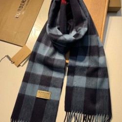 Dupe Burberry scialle classico in cashmere con motivo check medio 40 x 180 imitazioni perfette Replica Burberry scialle classico in cashmere con motivo check medio 40 x 180 Griffate