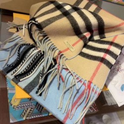 Replica Dettagli perfetti Burberry Scialle in cashmere con motivo check classico 30 x 250 Griffate