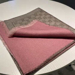 Dupe Pari all'originale replica Sciarpa in cashmere jacquard con motivo GG 23 x 180 Rosa imitazioni perfette Replica Pari all'originale replica Sciarpa in cashmere jacquard con motivo GG 23 x 180 Rosa Griffate